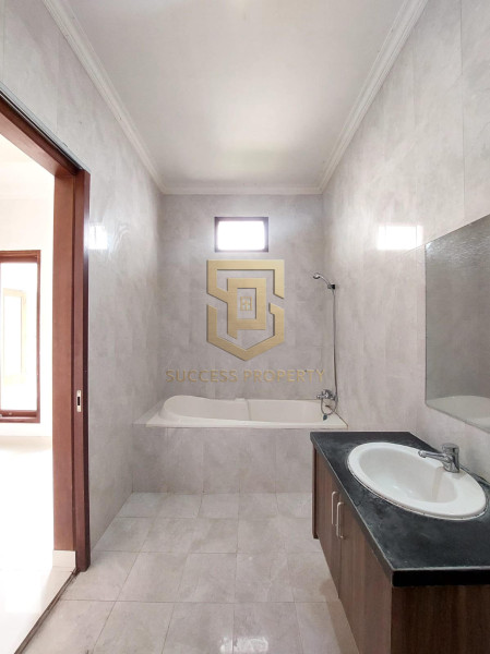 Rumah Mewah di Cilandak Timur