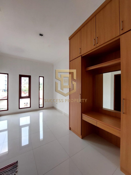 Rumah Mewah di Cilandak Timur